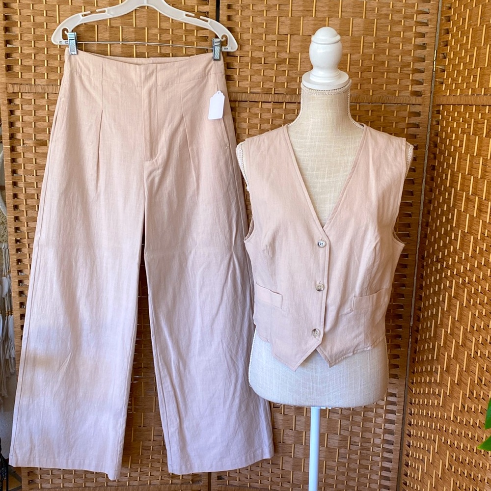 🎉 NWT BEIGE BOTANY TWO PIECE SET‼️